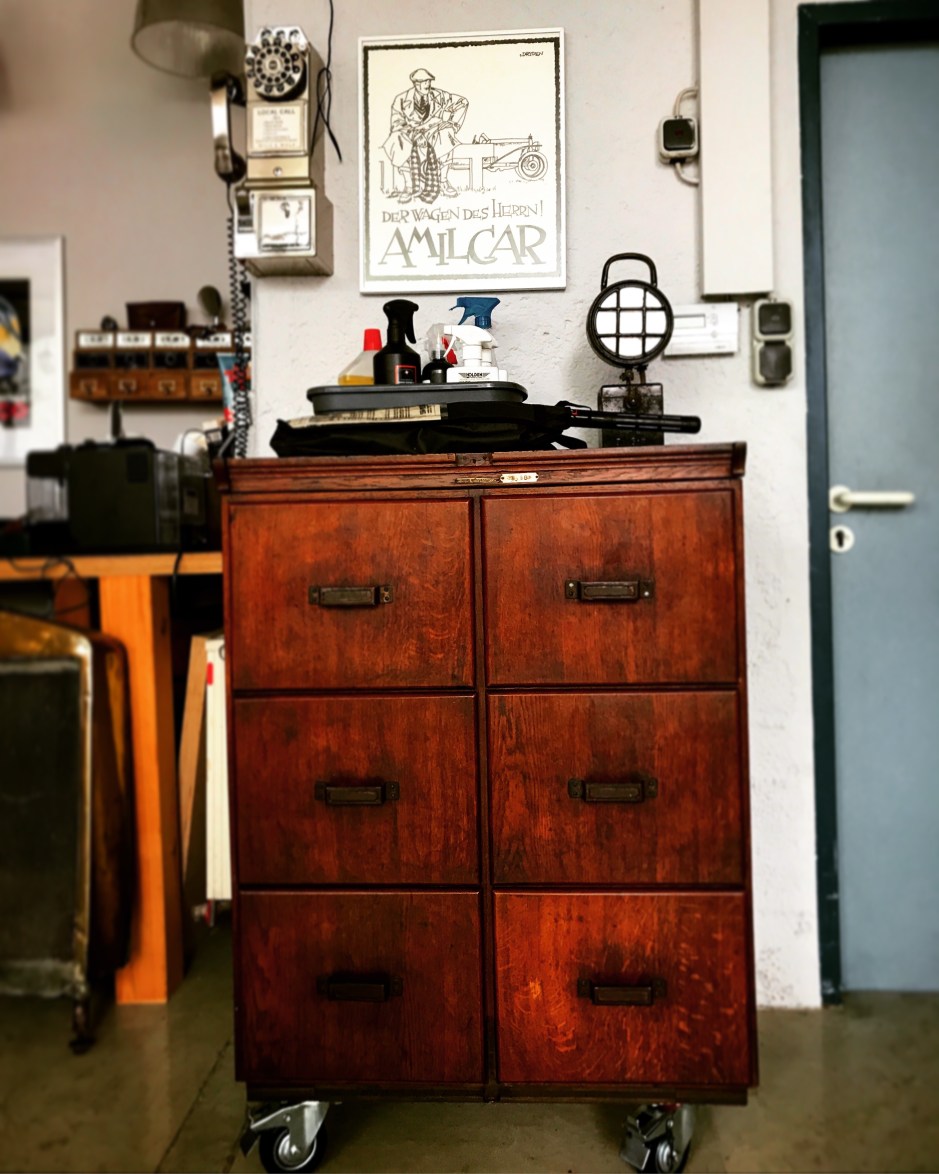 Alter Aktenschrank von 1930