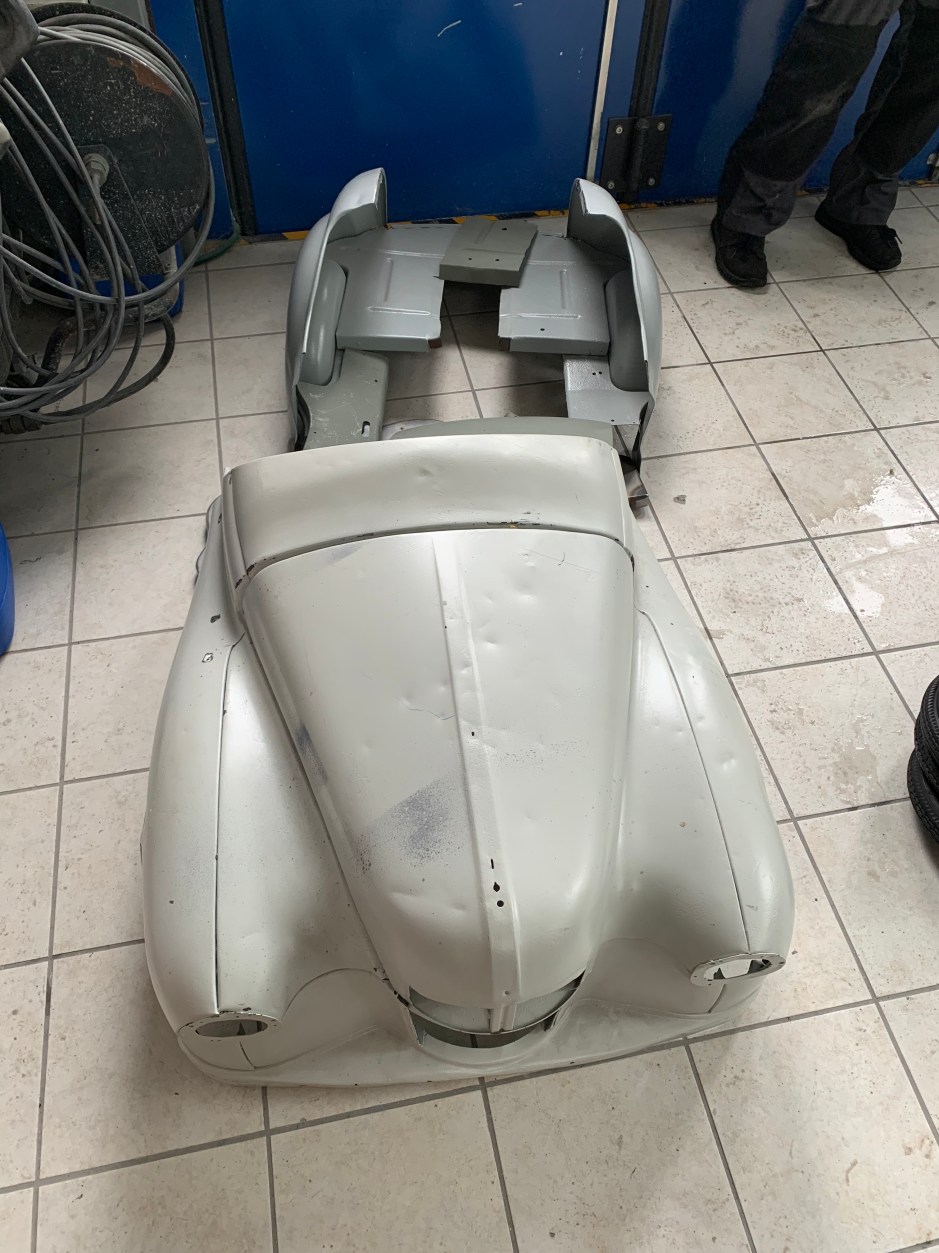 Austin J40 in Teilen