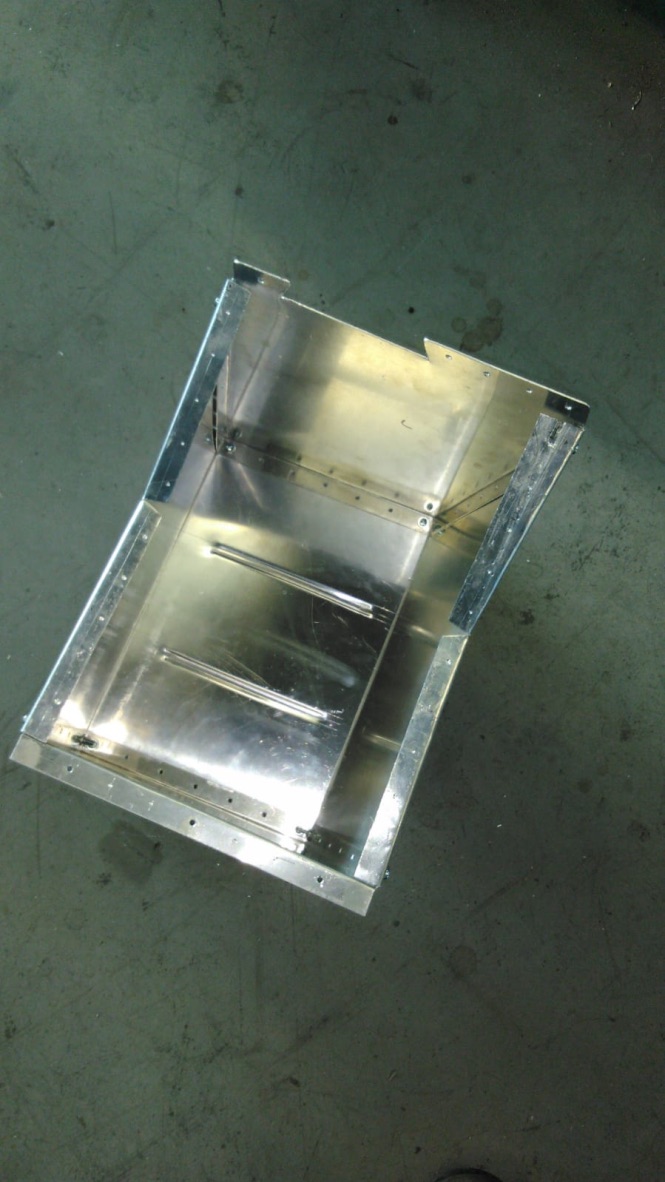 Teile vom Batteriekasten